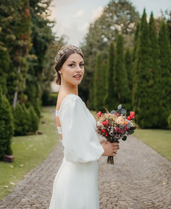 Tocado nupcial floral - Charo López 2026