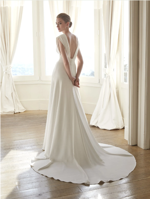 Vestido de novia con espalda en V profunda - San Patrick 2026