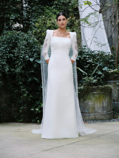 Vestido de novia con capa suelta - Silvia Fernández 2026